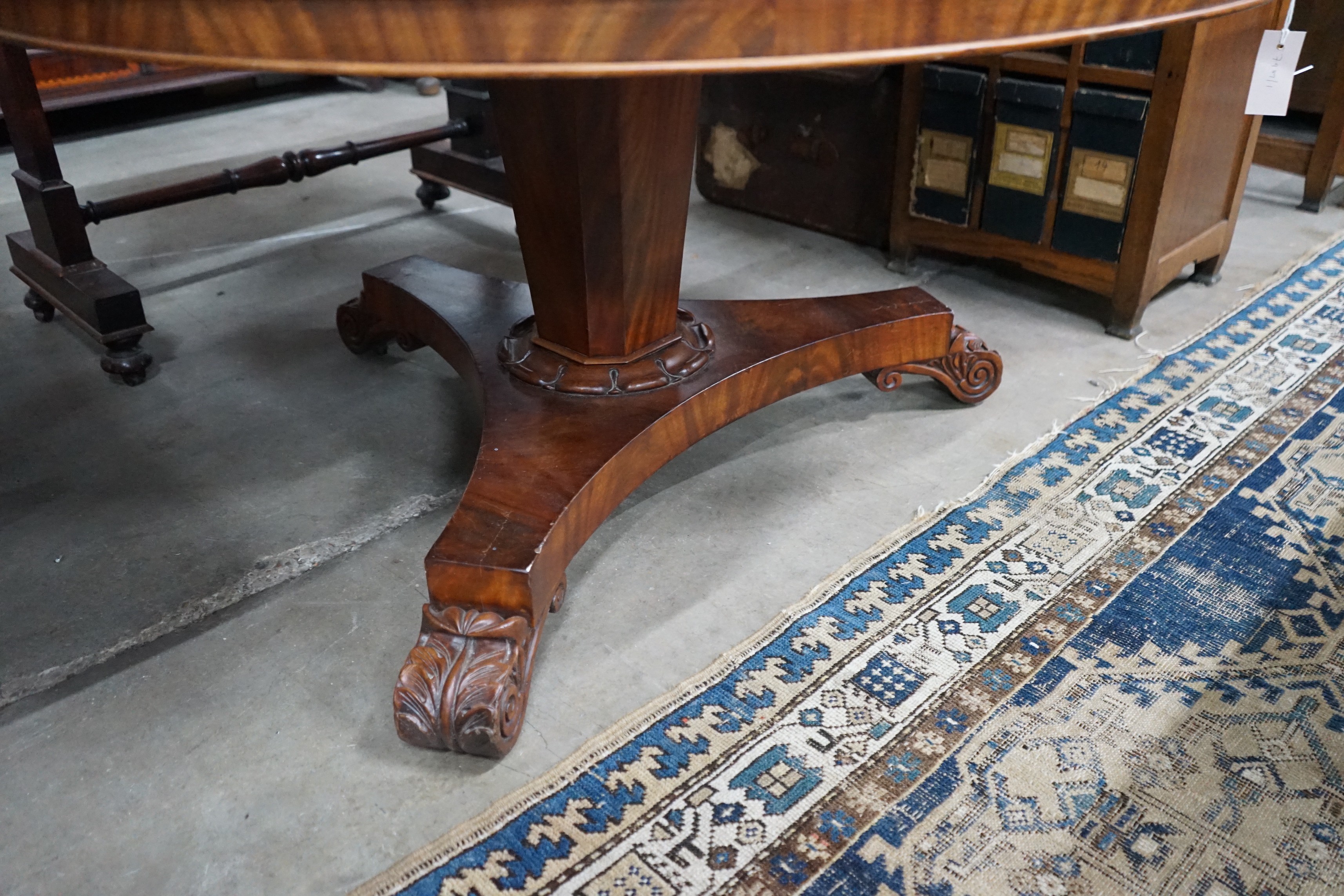 A William IV mahogany circular tilt top breakfast table, diameter 129cm, height 71cm